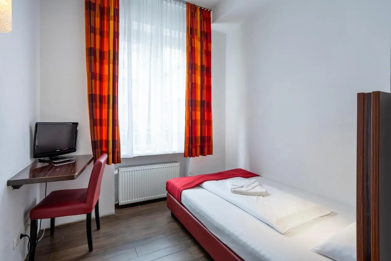 Jaeger'S Munich Hostel